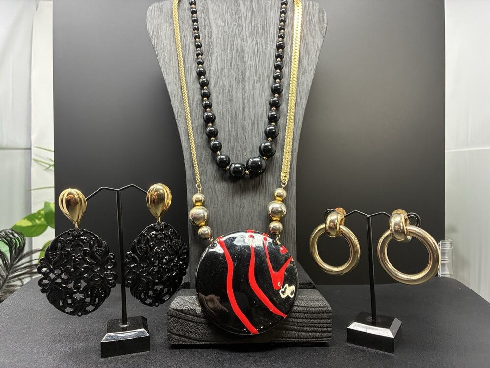 Vintage Statement Pendant Necklace Black Red Enamel Disc Gold Tone Beaded